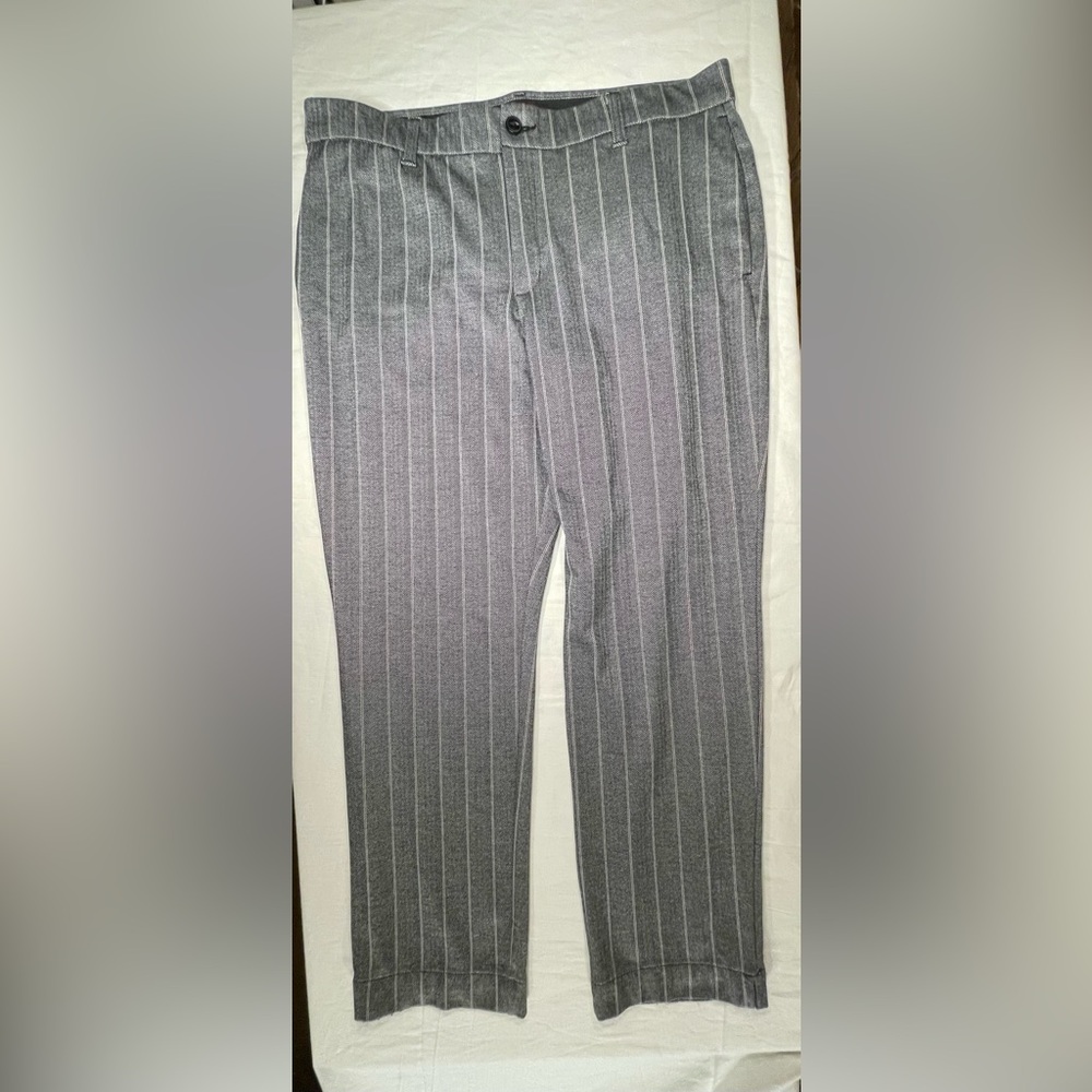 Lee Women’s Straight Leg Gray & White Pinstripe Work Pants – Size 18M